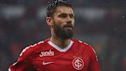 El delantero brasileño Rafael Sóbis tiene deseos de jugar una temporada más con Tigres.