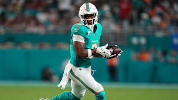 Miami Dolphins tight end Jonnu Smith
