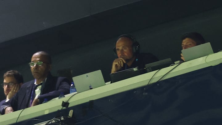 Luis Enrique va s'habituer à voir les matchs depuis la tribune. Luis Enrique va s'habituer à voir les matchs depuis la tribune.