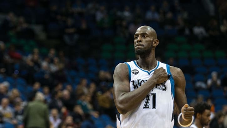 Jan 12, 2016; Minneapolis, MN, USA; Minnesota Timberwolves forward Kevin Garnett (21) against the