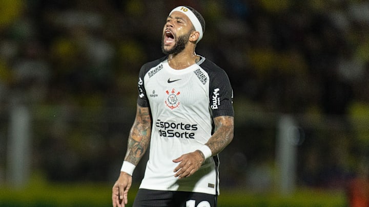 Memphis Depay possui 16 participações em gols em 26 jogos na temporada 2024/25 Memphis Depay possui 16 participações em gols em 26 jogos na temporada 2024/25