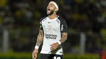Memphis Depay é desfalque do Corinthians para o duelo contra o Fluminense