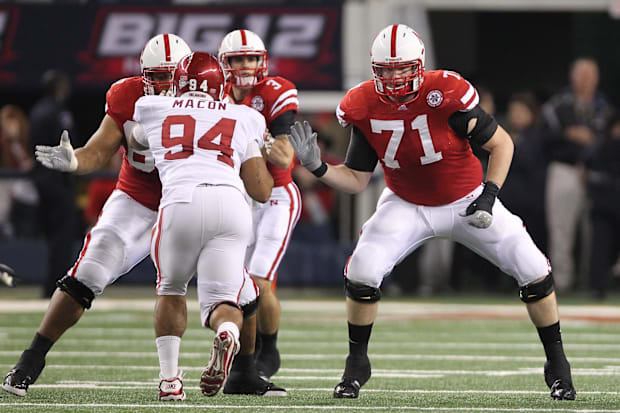 Nebraska Cornhuskers tackle Jeremiah Sirles (71) in action against the Oklahoma Sooner during the 2010 Big 12 championship.