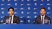 PSG-Boss Nasser Al Khelaifi neben Lionel Messi
