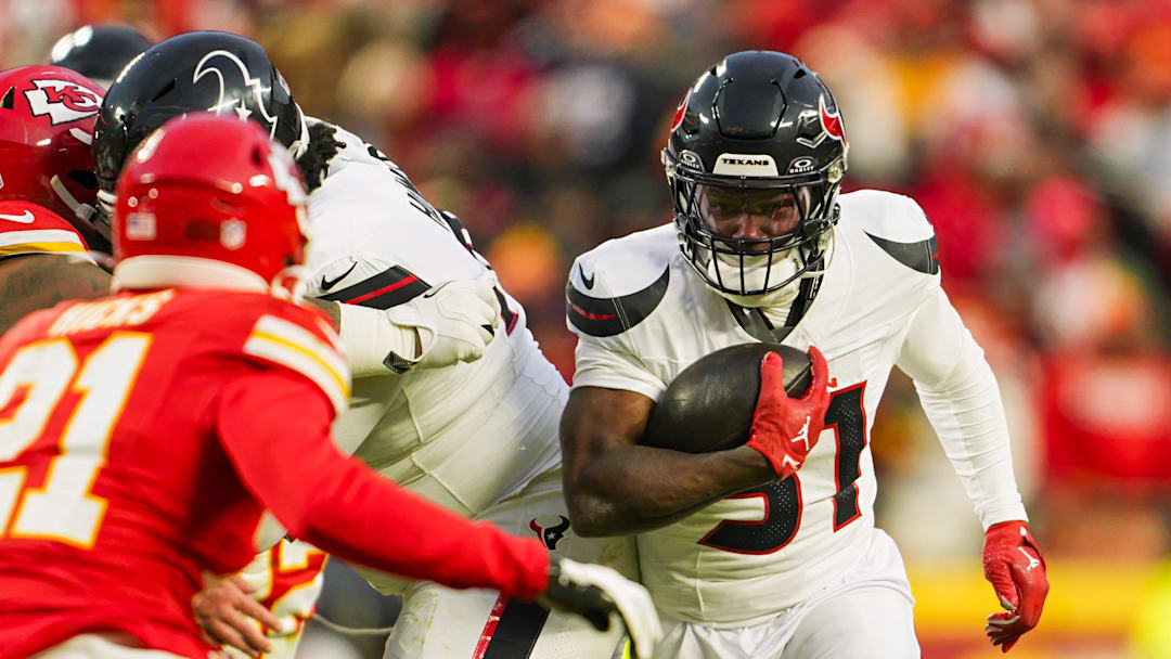 Jan 18, 2025; Kansas City, Missouri, USA; Houston Texans running back Dameon Pierce (31) runs the ball against Kansas City Chiefs safety Jaden Hicks (21) during the second half in a 2025 AFC divisional round game at GEHA Field at Arrowhead Stadium. Mandatory Credit: Jay Biggerstaff-Imagn Images