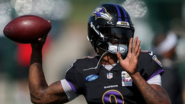 Baltimore Ravens quarterback Lamar Jackson (8) passes the ball during a joint practice with the Green Bay Packers