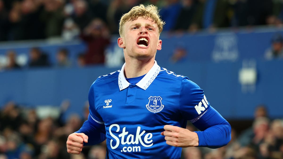 Jarrad Branthwaite drops hint about Everton future and Man Utd move