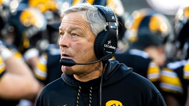 Oregon Ducks Dan Lanning Kirk Ferentz Kinnick Stadium Dante Moore Iowa Hawkeyes Penn State Big Ten College Football Playoff 