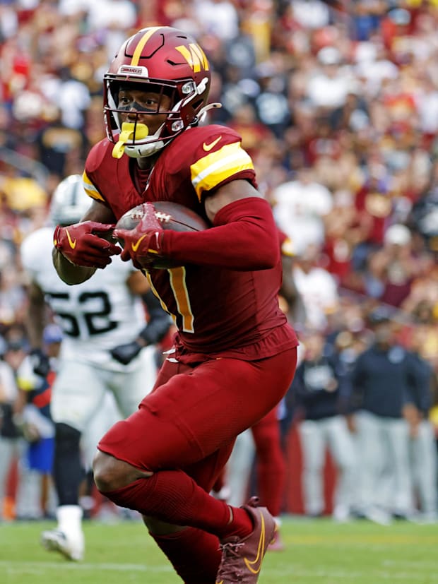 Washington Commanders wide receiver Terry McLaurin (17) \