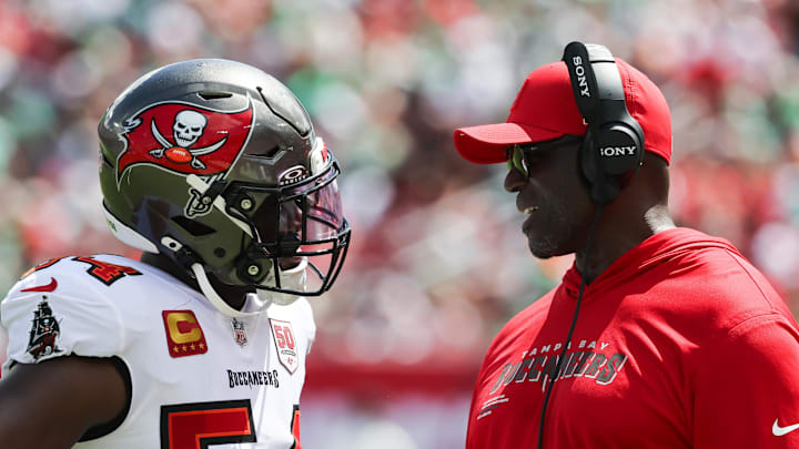 Sep 28, 2025; Tampa, Florida, USA; Tampa Bay Buccaneers outside linebacker Lavonte David (54) speaks with head coach Todd Bowles during the second quarter at Raymond James Stadium. Mandatory Credit: Kim Klement Neitzel-Imagn Images Sep 28, 2025; Tampa, Florida, USA; Tampa Bay Buccaneers outside linebacker Lavonte David (54) speaks with head coach Todd Bowles during the second quarter at Raymond James Stadium. Mandatory Credit: Kim Klement Neitzel-Imagn Images