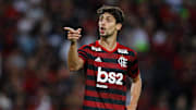 Rodrigo Caio sofreu novo problema físico no Flamengo. 