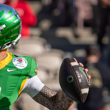 Oregon quarterback Dillon Gabriel.