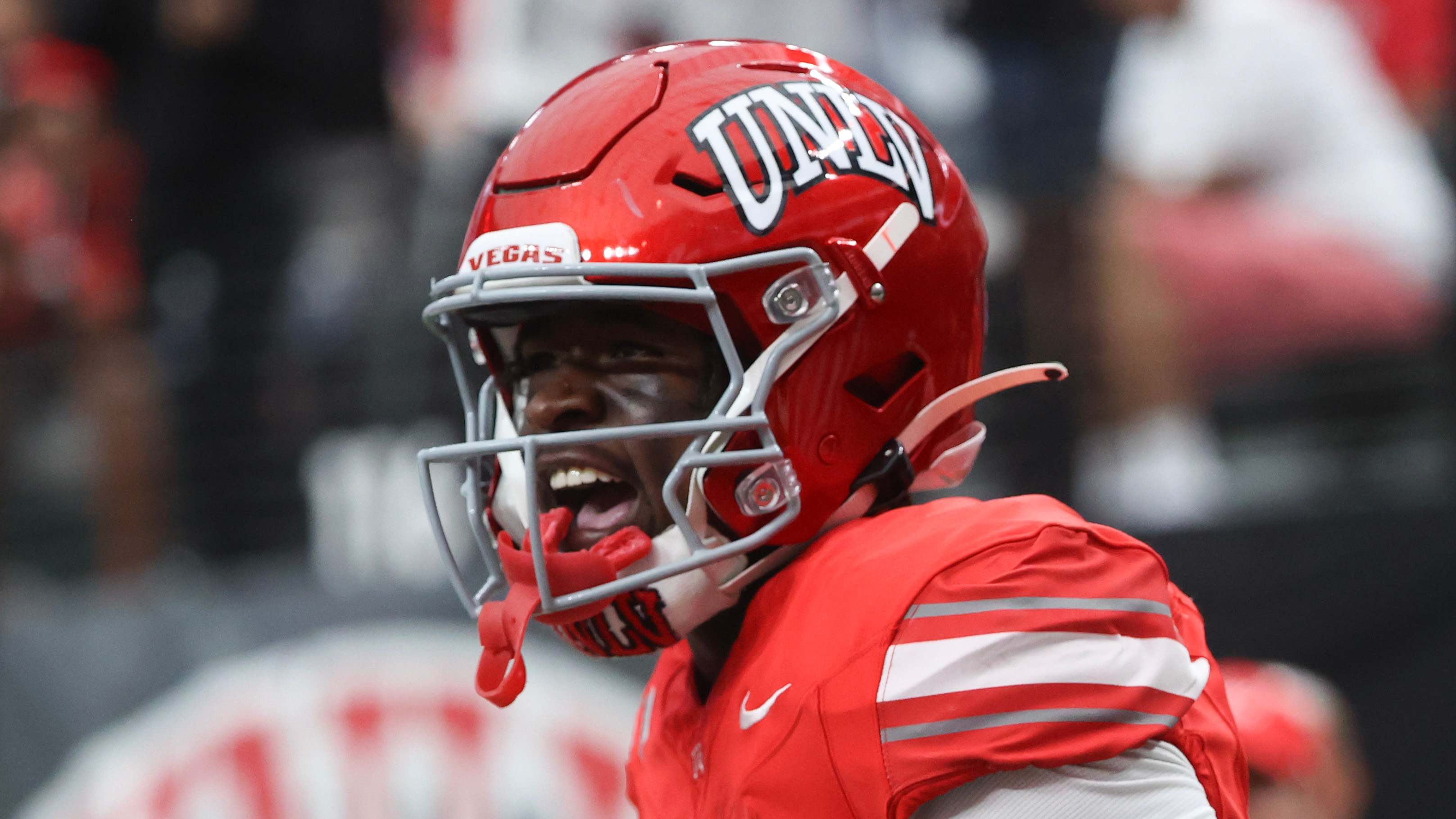 ジャージ ウォッチ: UNLV が今シーズンのセーターのカジノ写真撮影を実施