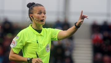 Rebecca Welch va de nouveau entrer dans l'histoire du football anglais.