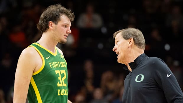 Oregon head coach Dana Altman speaks with Oregon center Nate Bittle as the Oregon State Beavers host the Oregon Ducks on Thursday. 