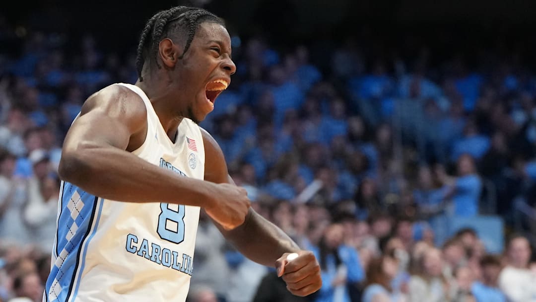 North Carolina Tar Heels forward Caleb Wilson (8)