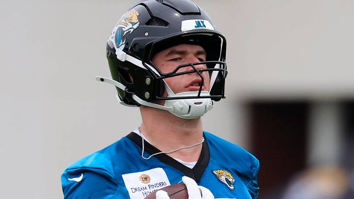 Jacksonville Jaguars tight end Nate Boerkircher (87) runs the ball during rookie minicamp at the Miller Electric Center, Saturday, May 9, 2026 in Jacksonville, Fla. Today was the second of a three day camp concluding Sunday.