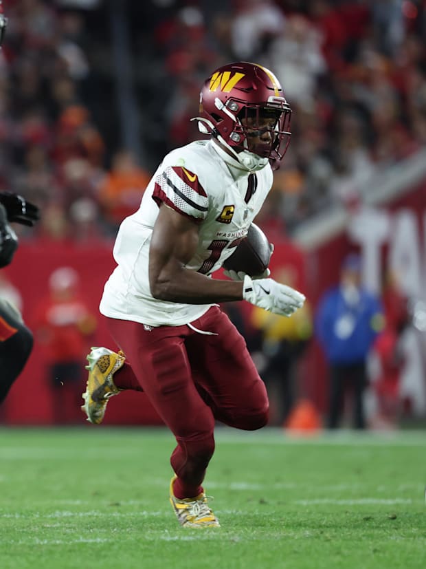 Washington Commanders wide receiver Terry McLaurin (17)
