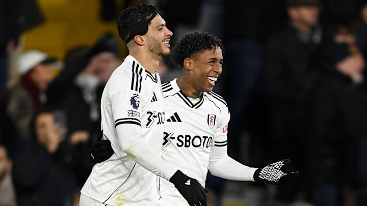 Raúl Jiménez anotó para el Fulham frente al Chelsea y selló el momento con una celebración emblemática de EA FC 26, un gesto que amplificó su gol y encendió a la grada.