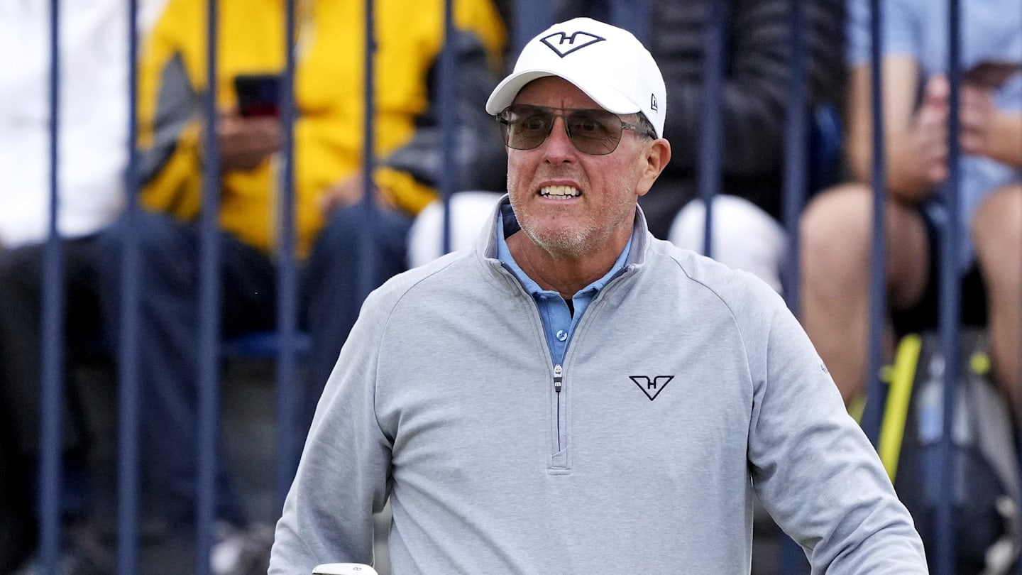 Phil Mickelson Withdraws from LIV Opener