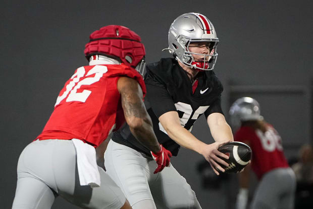 Running back gets handoff from quarterback.