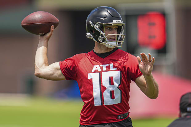 Kirk Cousins throws a pass at a Falcons practice.