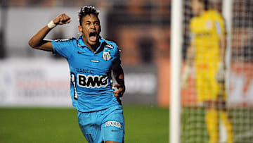 O uniforme azul do Santos fez muito sucesso em 2012