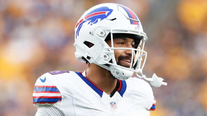 Aug 17, 2024; Pittsburgh, Pennsylvania, USA;  Buffalo Bills wide receiver Khalil Shakir (10) jogs onto the field against the Pittsburgh Steelers during the second quarter at Acrisure Stadium. Mandatory Credit: Charles LeClaire-Imagn Images