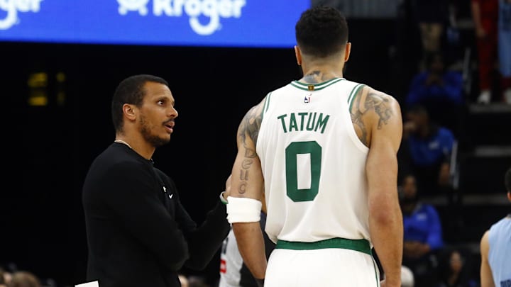 Boston Celtics head coach Joe Mazzulla talks with Boston Celtics forward Jayson Tatum (0) during the fourth quarter against the Memphis Grizzlies at FedExForum. Boston Celtics head coach Joe Mazzulla talks with Boston Celtics forward Jayson Tatum (0) during the fourth quarter against the Memphis Grizzlies at FedExForum.