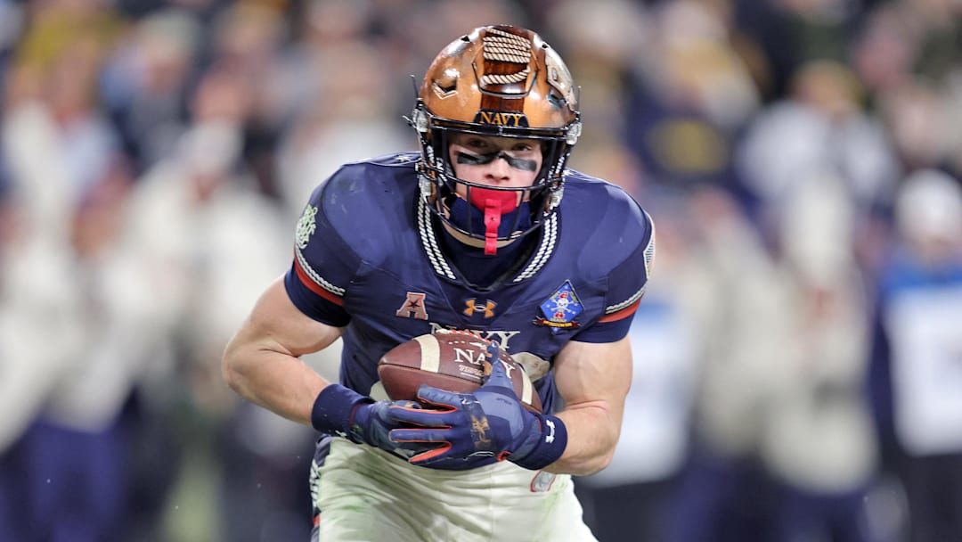 Dec 13, 2025; Baltimore, Maryland, USA; Navy Midshipmen slotback Eli Heidenreich (22) catches a pass for a touchdown against the Army Black Knights during the second half of the 126th Army-Navy game at M&T Bank Stadium. Mandatory Credit: Danny Wild-Imagn Images