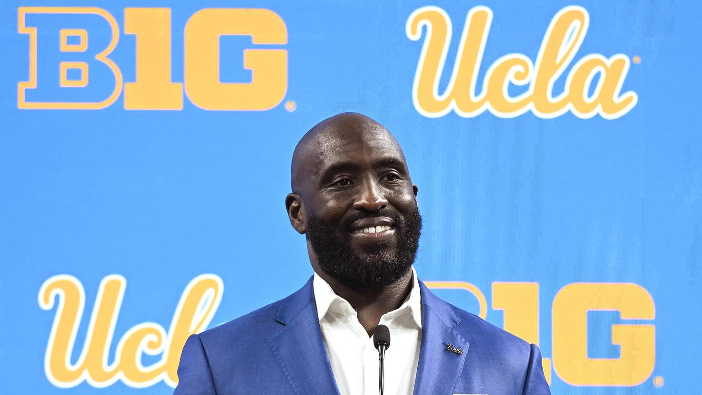 UCLA Head Coach DeShaun Foster Inducted Into Tustin High Athletics Hall of Fame