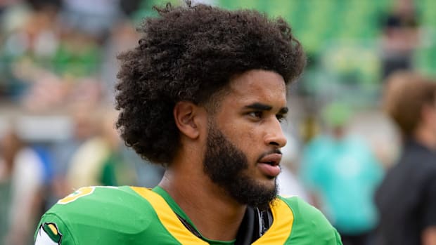 Oregon Ducks Indiana Hoosiers Dante Moore Dillon Gabriel Heisman Trophy nfl draft UCLA Bruins New York Jets autzen stadium Da