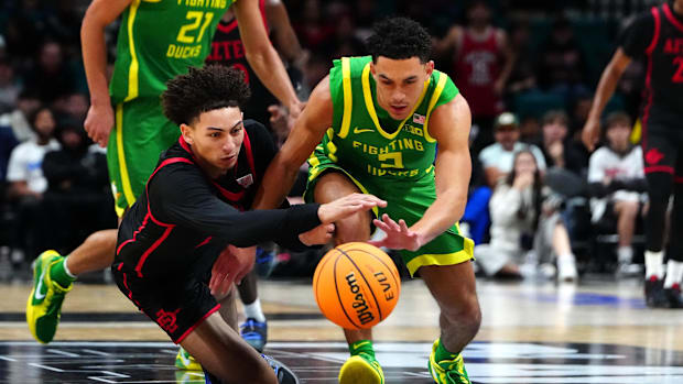 ov 27, 2024; Las Vegas, Nevada, USA; San Diego State Aztecs guard Miles Byrd (21) and Oregon Ducks guard Jadrian Tracey (2) v