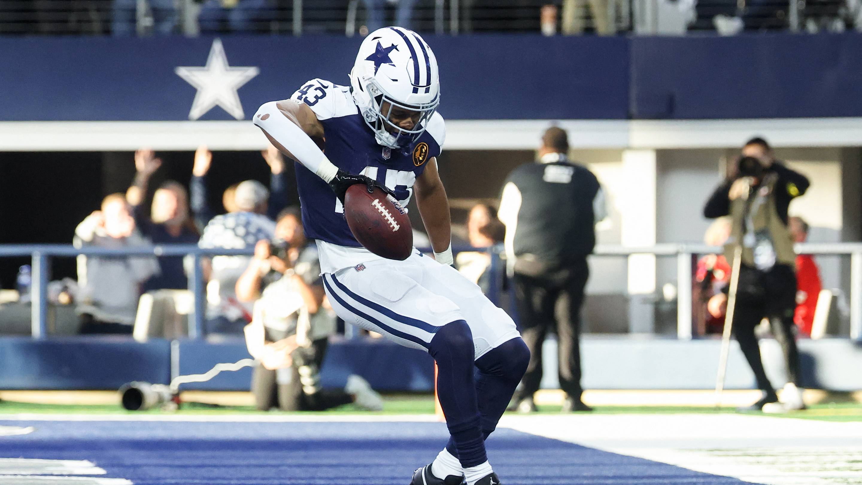 Cowboys and Seahawks Are Ideal Match For Trade After Malik Davis Injury