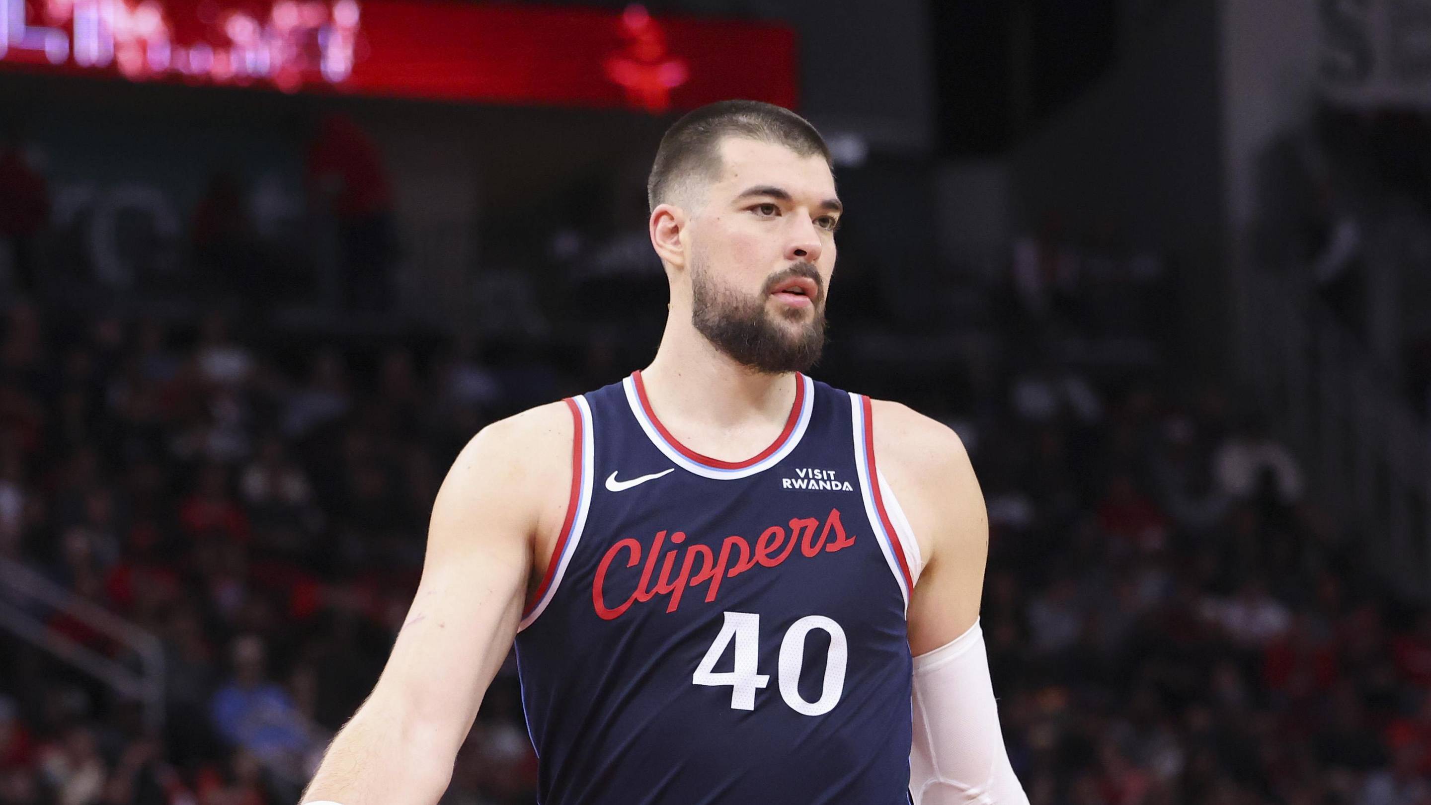 Several Veterans on Injury Report for Rockets-Clippers