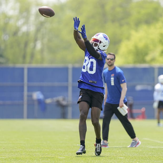 Tyrell Shavers (80) makes a catch