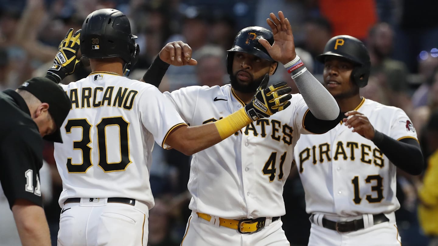 Marcano's first slam, Ortiz's first win power Pirates past Rangers