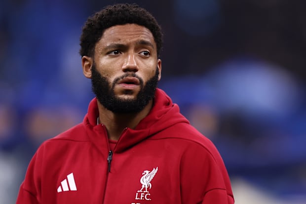 โจ โกเมซสวมเสื้อซ้อมลิเวอร์พูล