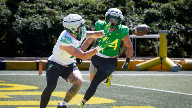 Oregon tight end Terrance Ferguson makes a catch during practice with the Ducks Tuesday, Aug. 13