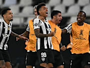 Botafogo superou o Estudiantes em jogo tenso pela 5ª rodada