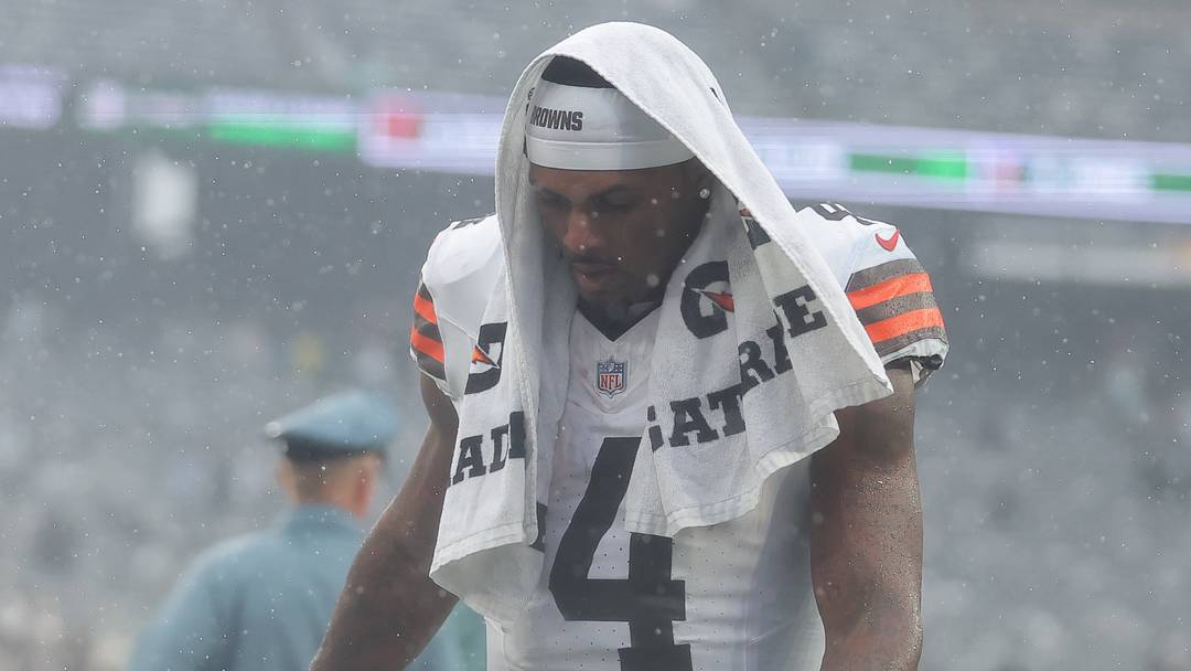 Oct 11, 2026; East Rutherford, New Jersey, USA; Cleveland Browns quarterback Deshaun Watson (4) walks off the field after the game against the New York Jets at MetLife Stadium. Mandatory Credit: Brad Penner-Imagn Images Oct 11, 2026; East Rutherford, New Jersey, USA; Cleveland Browns quarterback Deshaun Watson (4) walks off the field after the game against the New York Jets at MetLife Stadium. Mandatory Credit: Brad Penner-Imagn Images
