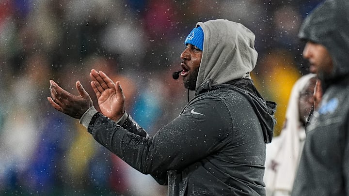 Detroit Lions linebackers coach Kelvin Sheppard reacts to a play against Green Bay Packers during the second half at Lambeau Field in Green Bay, Wis. on Sunday, Nov. 3, 2024.