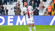 O Vasco acertou o retorno do atacante Alex Teixeira