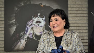 Carmen Salinas continúa hospitalizada