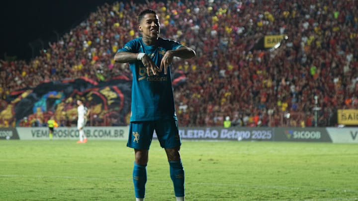 Matheusinho marcou o gol decisivo da vitória do Sport Matheusinho marcou o gol decisivo da vitória do Sport