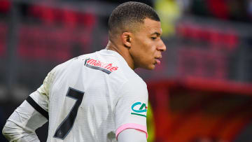 Ronaldinho voit Mbappe rester au PSG