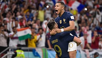 Kylian Mbappé e Giroud colocaram a França nas quartas de final da Copa do Mundo.