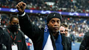 Ronaldinho en visite au Parc des Princes. 