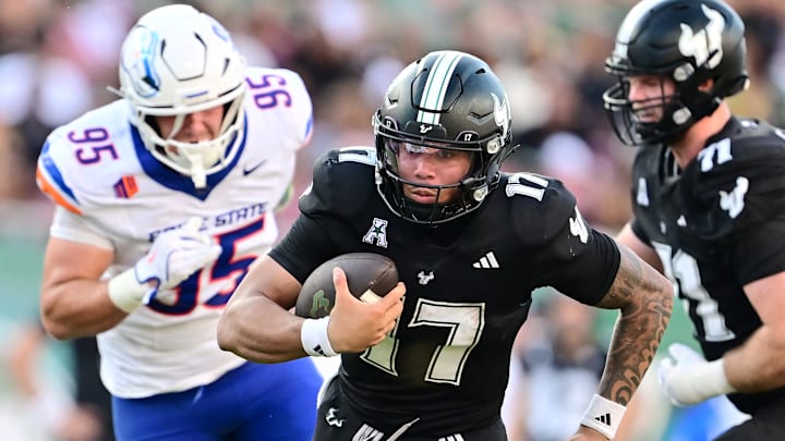 Byrum Brown #17 of the South Florida Bulls runs with the ball for a 23-yard touchdown in the first half against the Boise State Broncos at Raymond James Stadium on August 28, 2025 in Tampa, Florida.