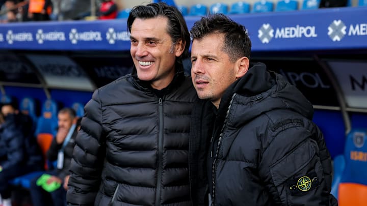 Vincenzo Montella ve Emre Belözoğlu basın mensuplarına poz veriyor.